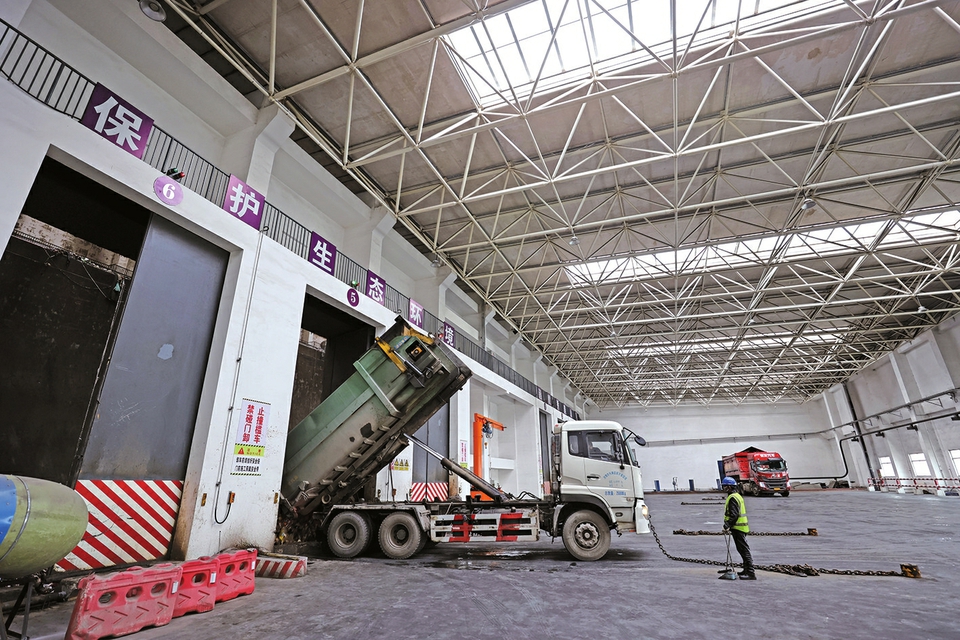 长清马山垃圾点火发电项目日点火约1500吨，年发电2亿度，可满足近6万户家庭一年的用电 垃圾点火 发电生金