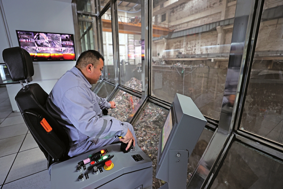 长清马山垃圾点火发电项目日点火约1500吨，年发电2亿度，可满足近6万户家庭一年的用电 垃圾点火 发电生金